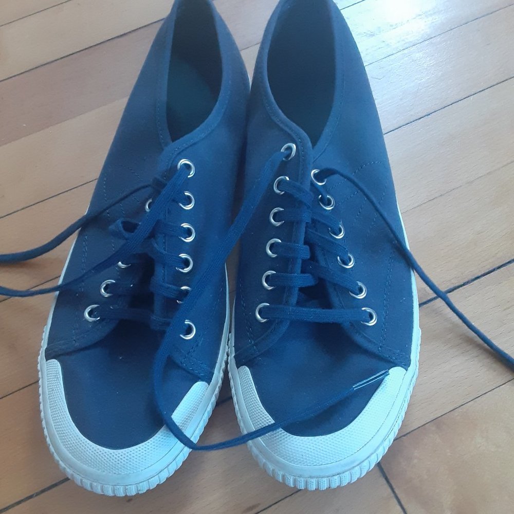 Tretorn sneakers size 12 but fit like size 11!